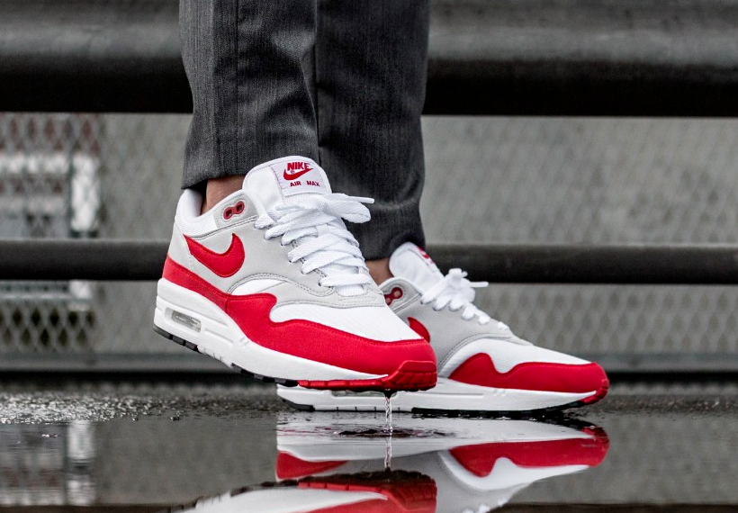 am1 anniversary red